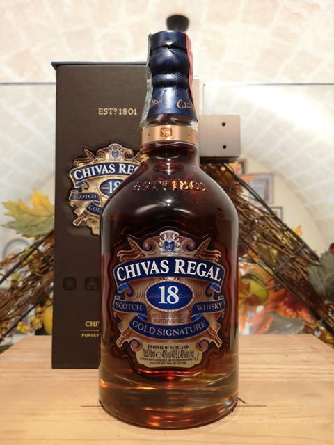 Chivas Regal Blended Scotch Whisky 18 YO Gold Signature