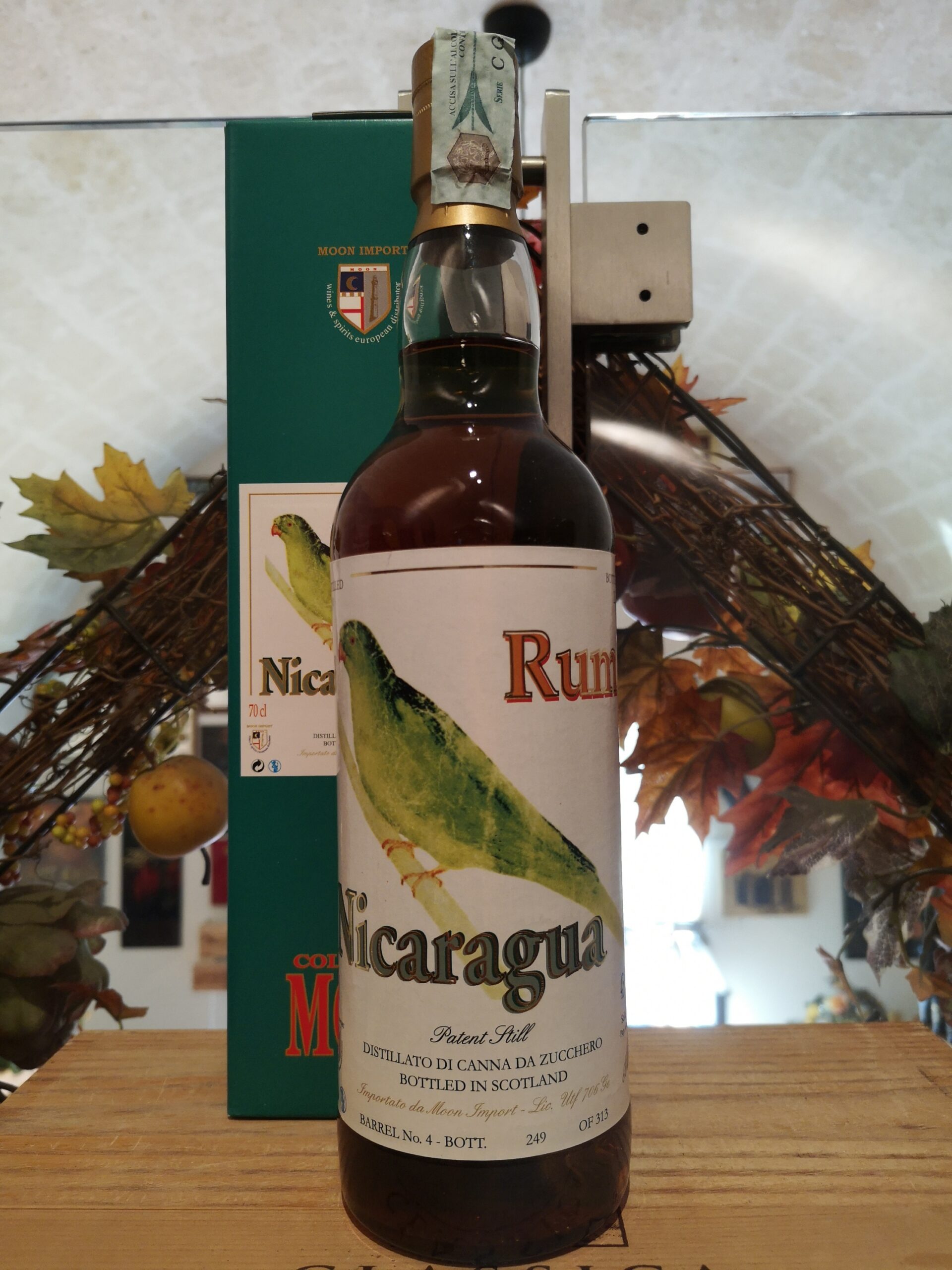 I Pappagalli Nicaragua Rum 1999 18 YO Moon Import